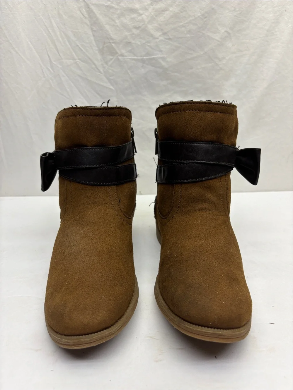 UGG now boots for big girl SZ 4, box 15
